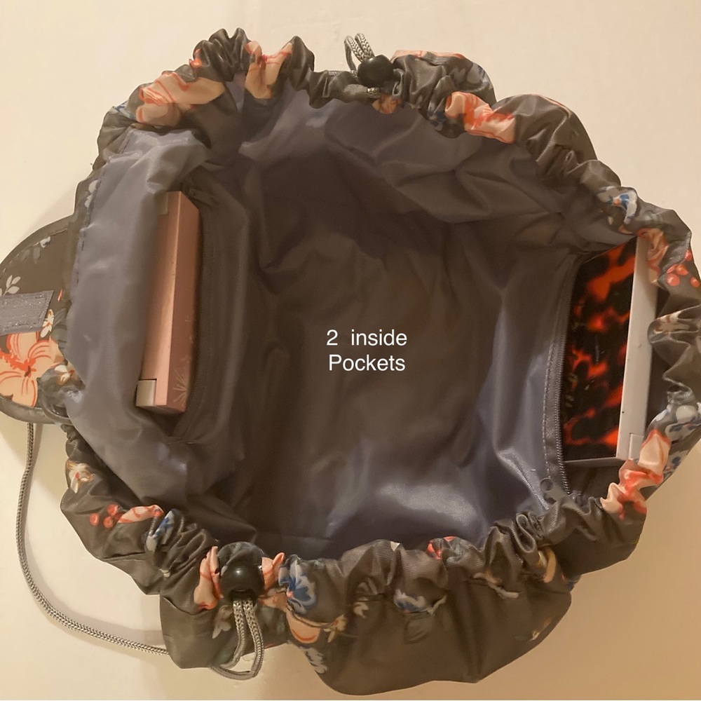 🎉 3/$15. Cosmetics drawstring bag